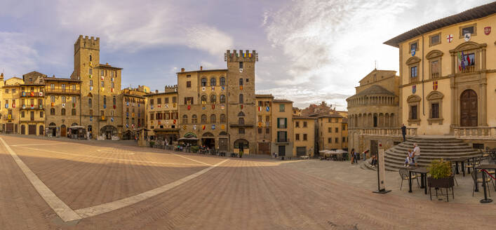 Ansicht der Piazza Grande, Arezzo, Provinz Arezzo, Toskana, Italien, Europa - RHPLF30036