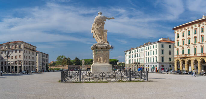 Ansicht der Statue Ferdinando III. auf der Piazza della Repubblica, Livorno, Provinz Livorno, Toskana, Italien, Europa - RHPLF30094
