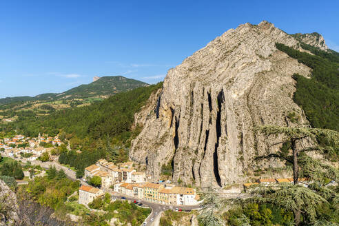 Rocher de la Baume, Felsen von Sisteron, Sisteron, Alpes-de-Haute-Provence, Provence-Alpes-Cote d'Azur, Provence, Frankreich, Europa - RHPLF30180