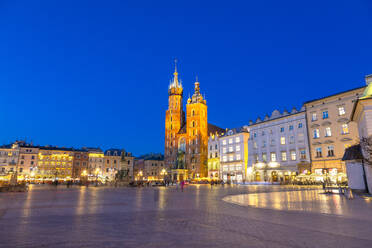 Hauptmarkt, Marienbasilika, UNESCO-Weltkulturerbe, Krakau, Polen, Europa - RHPLF30218