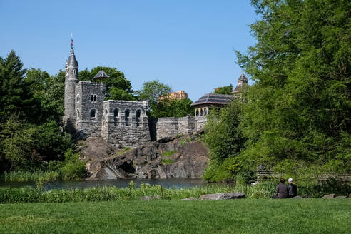 Stadtlandschaft mit dem Belvedere Castle, einem neugotischen Bauwerk auf dem Vista Rock, Central Park, Manhattan Island, New York City, Vereinigte Staaten von Amerika, Nordamerika - RHPLF30322