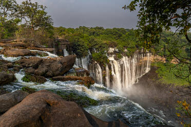 Luftaufnahme des dritthöchsten Wasserfalls in Afrika, Calandula Falls, Malanje, Angola, Afrika - RHPLF30386