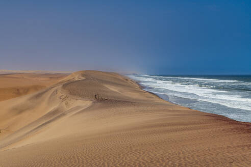 Sanddünen an der Atlantikküste, Wüste Namibe (Namib), Iona-Nationalpark, Namibe, Angola, Afrika - RHPLF30455