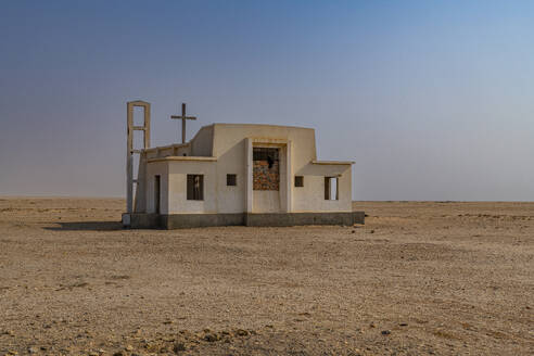 Capela da Senhora dos Navegantes, Tombua, Wüste Namibe (Namib), Iona-Nationalpark, Namibe, Angola, Afrika - RHPLF30457