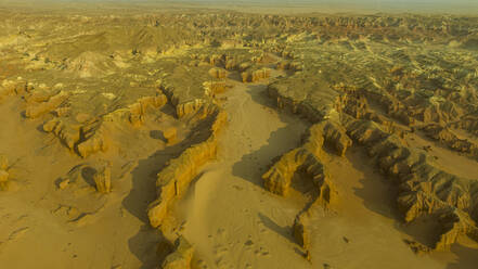 Luftaufnahme einer Sandsteinschlucht, Namibe (Namib) Wüste, Iona National Park, Namibe, Angola, Afrika - RHPLF30477