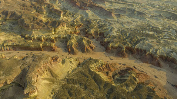 Luftaufnahme einer Sandsteinschlucht, Namibe (Namib) Wüste, Iona National Park, Namibe, Angola, Afrika - RHPLF30478