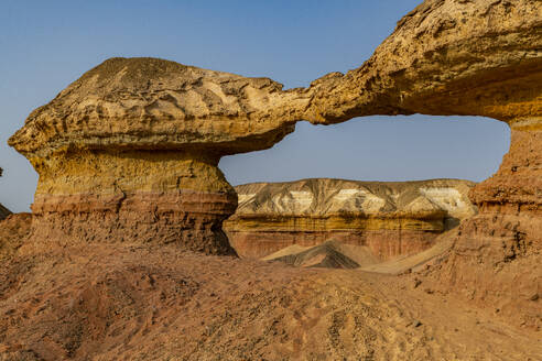 Sandsteinbogen, Wüste Namibe (Namib), Iona-Nationalpark, Namibe, Angola, Afrika - RHPLF30486