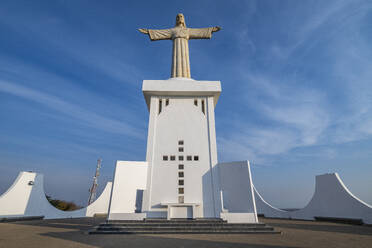 Christus-König-Statue, Blick auf Lubango, Angola, Afrika - RHPLF30505