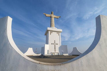 Christus-König-Statue, Blick auf Lubango, Angola, Afrika - RHPLF30510