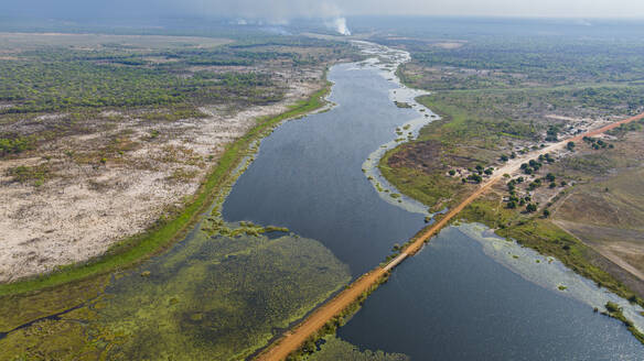 Luftaufnahme der Lagune von Mundolola, Moxico, Angola, Afrika - RHPLF30524