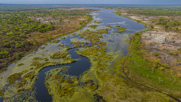 Luftaufnahme der Lagune von Mundolola, Moxico, Angola, Afrika - RHPLF30526