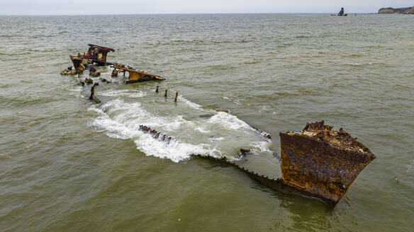 Strand des Schiffswracks, Bucht von Santiago, Luanda, Angola, Afrika - RHPLF30545