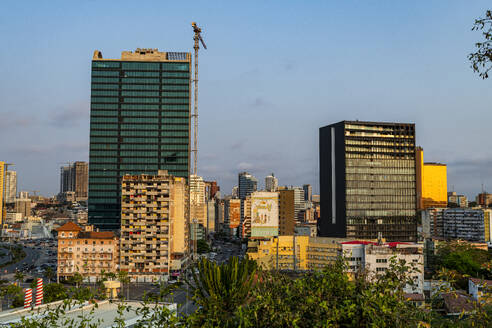 Skyline von Luanda, Angola, Afrika - RHPLF30559