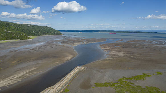 Luftaufnahme des Flusses Gouffre im St. Lawrence River, Quebec, Kanada, Nordamerika - RHPLF30601