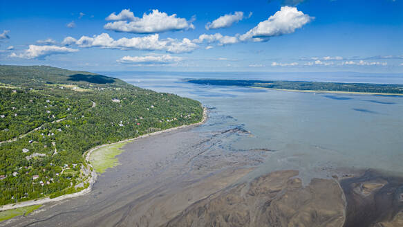 Luftaufnahme des Flusses Gouffre im St. Lawrence River, Quebec, Kanada, Nordamerika - RHPLF30603