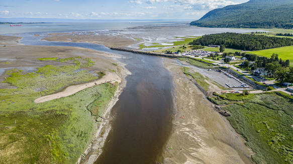 Luftaufnahme des Flusses Gouffre im St. Lawrence River, Quebec, Kanada, Nordamerika - RHPLF30606