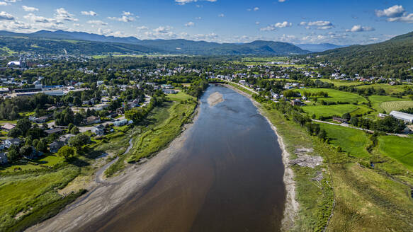 Luftaufnahme des Flusses Gouffre im St. Lawrence River, Quebec, Kanada, Nordamerika - RHPLF30607