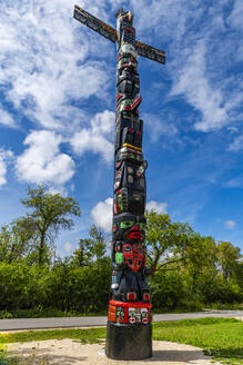 Totempfahl, Assiniboine Park, Winnipeg, Manitoba, Kanada, Nordamerika - RHPLF30635