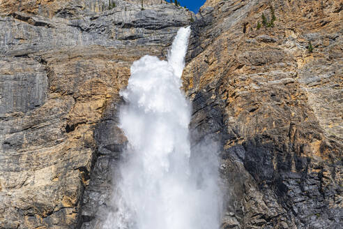 Takakkaw Falls, der zweithöchste Wasserfall Kanadas, Yoho-Nationalpark, UNESCO-Welterbe, British Columbia, Kanada, Nordamerika - RHPLF30652