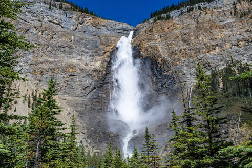 Takakkaw Falls, der zweithöchste Wasserfall Kanadas, Yoho-Nationalpark, UNESCO-Welterbe, British Columbia, Kanada, Nordamerika - RHPLF30657