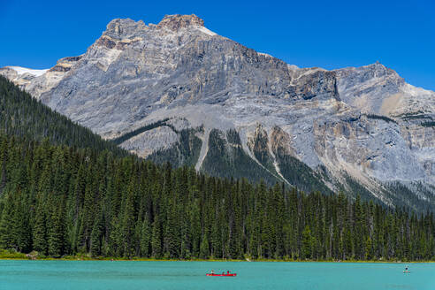 Kanu auf dem Emerald Lake, Yoho-Nationalpark, UNESCO-Welterbe, British Columbia, Kanada, Nordamerika - RHPLF30662