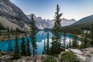 Sunrise at Lake Moraine, Banff National Park, UNESCO World Heritage Site, Alberta, Rocky Mountains, Canada, North America - RHPLF30688