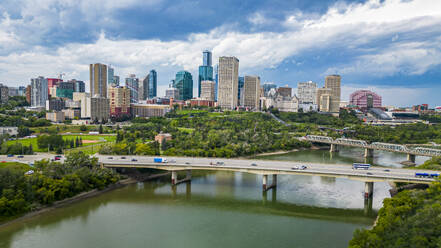 Luftaufnahme der Skyline von Edmonton, Alberta, Kanada - RHPLF30752