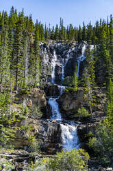 Wasserfall entlang des Glacier Parkway, Alberta, Kanada, Nordamerika - RHPLF30788