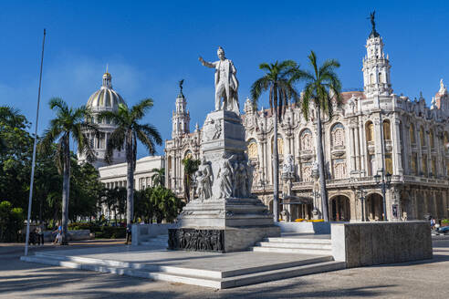 Jose Marti-Statue im Parque Central, Havanna, Kuba, Westindien, Mittelamerika - RHPLF30833