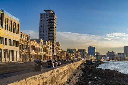 Sonnenuntergang an der Malecon-Promenade, Havanna, Kuba, Westindien, Mittelamerika - RHPLF30841