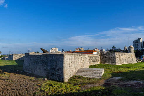 Burg der Königlichen Streitkräfte von Havanna (Castillo de la Real Fuerza), UNESCO-Weltkulturerbe, Havanna, Kuba, Westindien, Mittelamerika - RHPLF30848