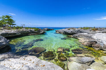 Türkisfarbene Felsenbucht, Parque Nacional Marino de Punta Frances Punta Pedernales, Isla de la Juventud (Insel der Jugend), Kuba, Westindische Inseln, Mittelamerika - RHPLF30869