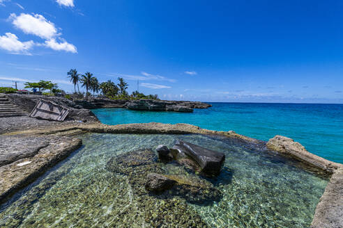 Türkisfarbene Felsenbucht, Parque Nacional Marino de Punta Frances Punta Pedernales, Isla de la Juventud (Insel der Jugend), Kuba, Westindische Inseln, Mittelamerika - RHPLF30871