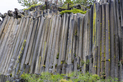 Felsformation aus säulenförmigem Basalt, Devils Postpile National Monument, Mammoth Mountain, Kalifornien, Vereinigte Staaten von Amerika, Nordamerika - RHPLF30892