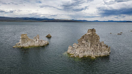 Aufschlüsse im salzhaltigen Sodasee, Mono Lake, Kalifornien, Vereinigte Staaten von Amerika, Nordamerika - RHPLF30900