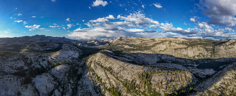 Granitberge bei Sonnenuntergang, Yosemite-Nationalpark, UNESCO-Welterbe, Kalifornien, Vereinigte Staaten von Amerika, Nordamerika - RHPLF30913