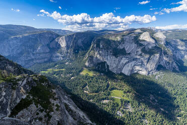 Blick über den Yosemite-Nationalpark, UNESCO-Welterbe, Kalifornien, Vereinigte Staaten von Amerika, Nordamerika - RHPLF30920