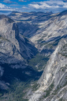 Blick über den Yosemite-Nationalpark, UNESCO-Welterbe, Kalifornien, Vereinigte Staaten von Amerika, Nordamerika - RHPLF30926