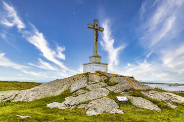 Old Christian cross, Ile aux Marins, fishermen's island, Territorial Collectivity of Saint-Pierre and Miquelon, Overseas Collectivity of France, North America - RHPLF30987