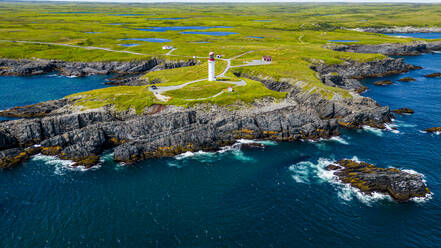 Luftaufnahme des Cape Race Lighthouse, Mistaken Point, UNESCO-Weltkulturerbe, Avalon-Halbinsel, Neufundland, Kanada, Nordamerika - RHPLF31031