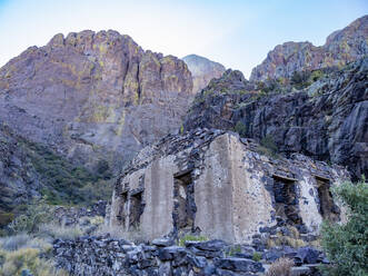 Verlassenes Gebäude aus den späten 1800er Jahren im Van Patten Mountain Camp, Dripping Springs Trail, Las Cruces, New Mexico, Vereinigte Staaten von Amerika, Nordamerika - RHPLF31295