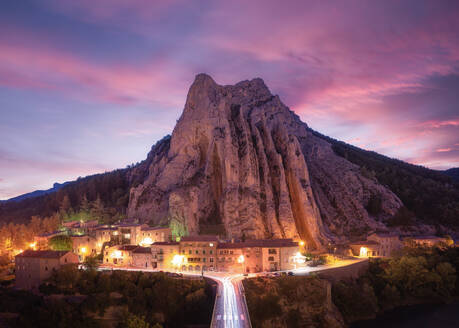 Rocher de la Baume, Sisteron Felsen bei Sonnenaufgang, Sisteron, Alpes-de-Haute-Provence, Provence-Alpes-Cote d'Azur, Provence, Frankreich, Europa - RHPLF31472