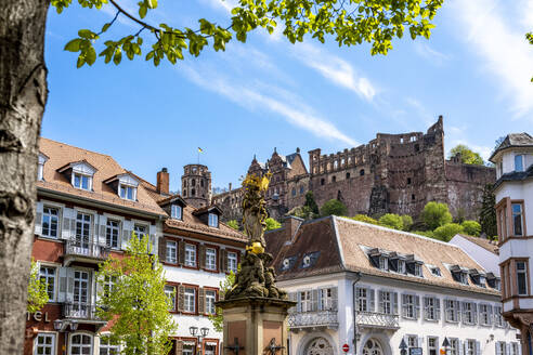 Germany, Baden-Wurttemberg, Heidelberg, Cornmarket Madonna statue with Heidelberg Castle in background - EGBF00983