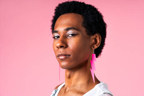 Fluid gender hispanic latin black man posing in studio with fashionable clothing, concepts about LGBTQ, genderless and diversity - DMDF08116