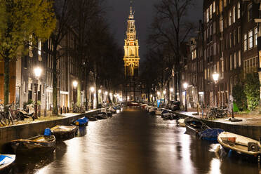 Boote am Kanal in der Nähe der Zuiderkerk-Kirche in Amsterdam, Niederlande - PBTF00391