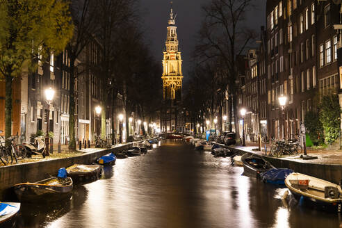 Boote am Kanal in der Nähe der Zuiderkerk-Kirche in Amsterdam, Niederlande - PBTF00391