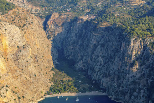 Luftaufnahme des Schmetterlingstals, Oludeniz, Fethiye, Mugla, Türkei. - AAEF24676