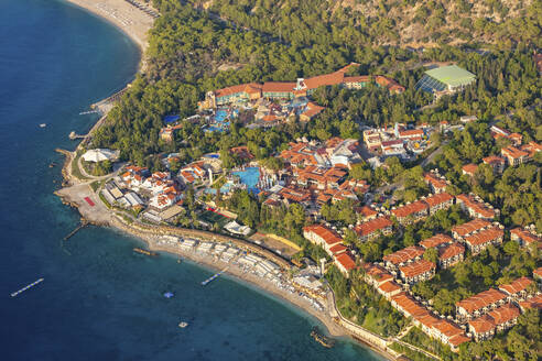 Luftaufnahme des Liberty Lykia Hotels in Oludeniz, Fethiye, Mugla, Türkei. - AAEF24678