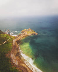 Luftaufnahme von San Juan de Gaztelugatxe, Baskenland, Spanien. - AAEF24800