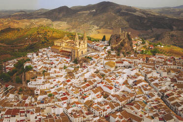 Luftaufnahme des Dorfes Olvera, Andalusien, Spanien. - AAEF24918